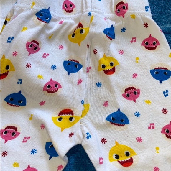 Baby Shark pajamas set - Picture 3 of 3